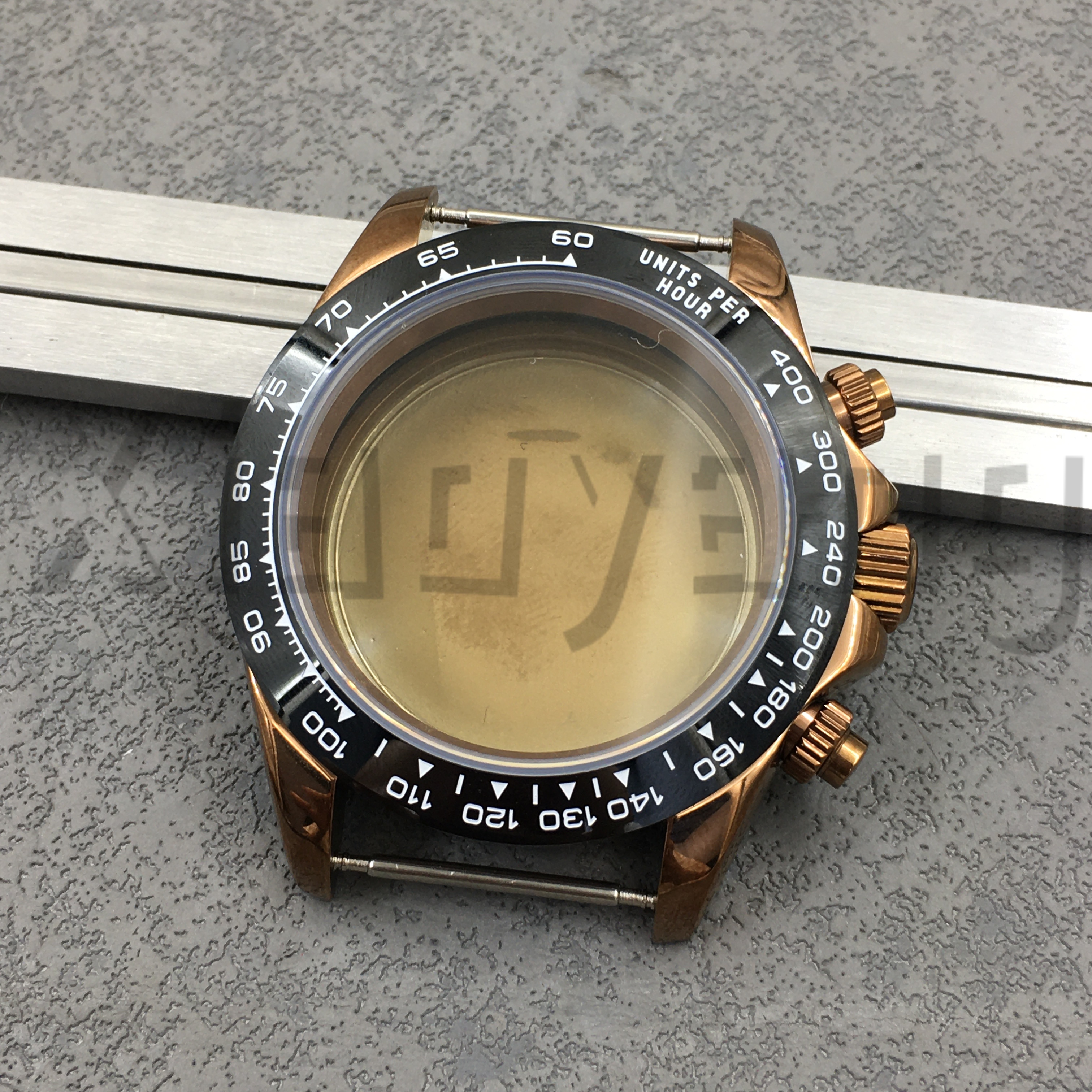 39mm VK63 Quartz Chronograph C - Bronze Case Watch のレビューと価格