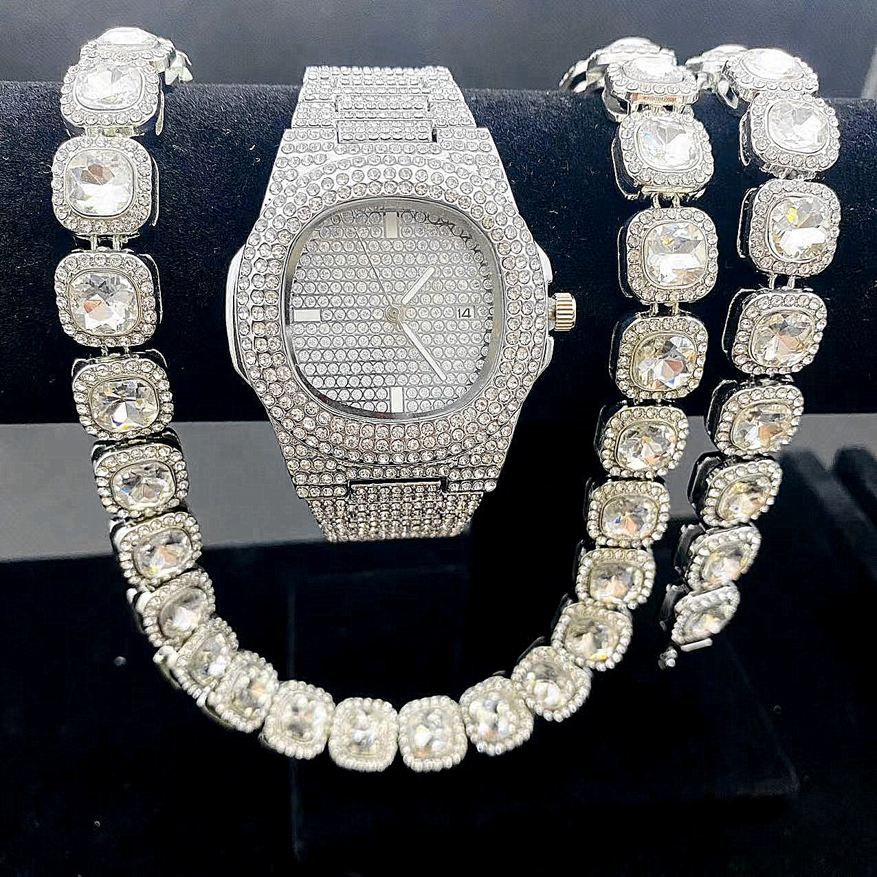 Luxury Watch + Chain + Bracele - Luxury Watch Miami のレビューと価格